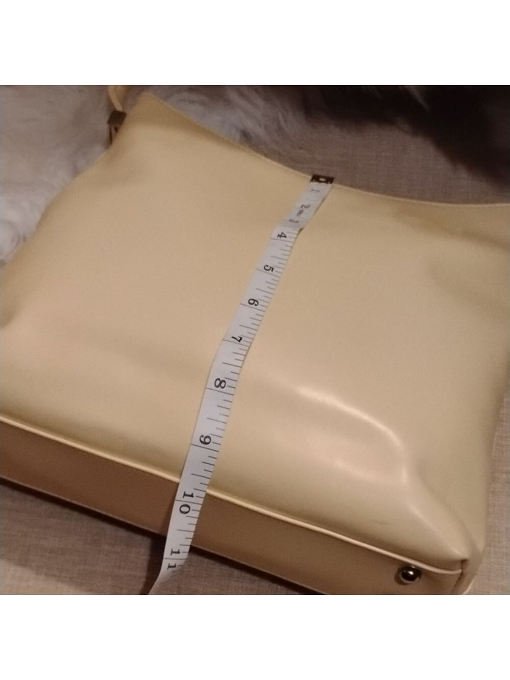Mondani New York Cream Leather Shoulder Bag. ZIP Close. Like New. - Picture 8 of 10